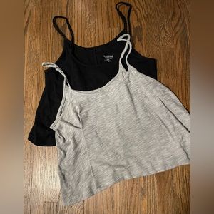 2 Crop Tops